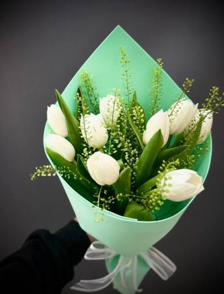 9 тюльпанов в оформлении