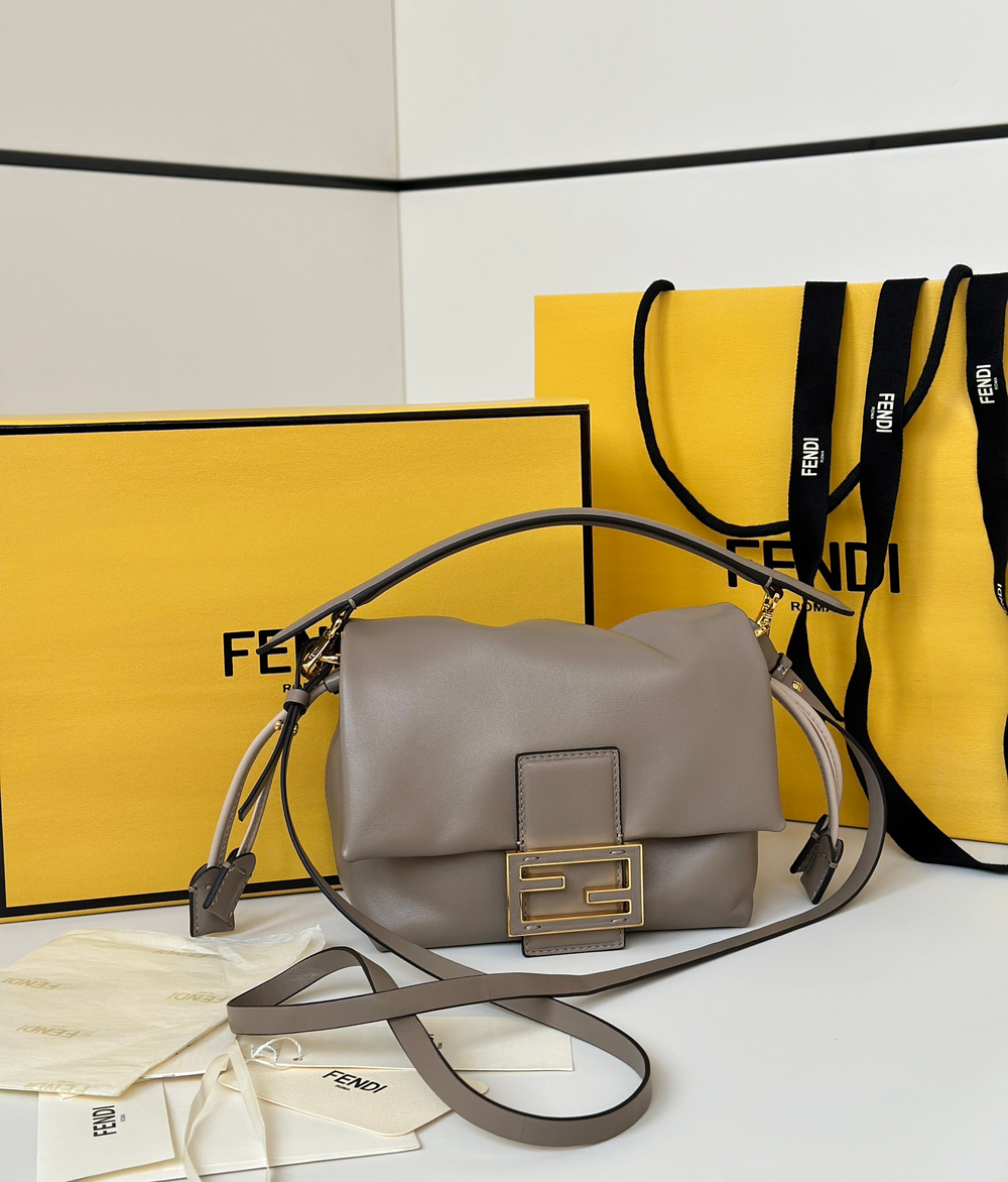 Fendi Small Mamma Baguette 16 cm