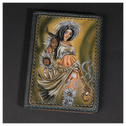 Кожаная обложка на паспорт «Шаманка» (фигура)