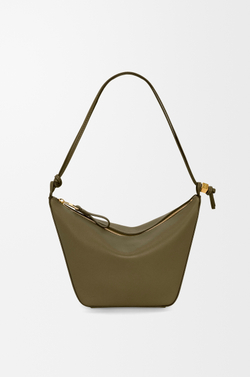 Loewe Мини сумка-хобо Hammock из классической телячьей кожи, темный хаки
