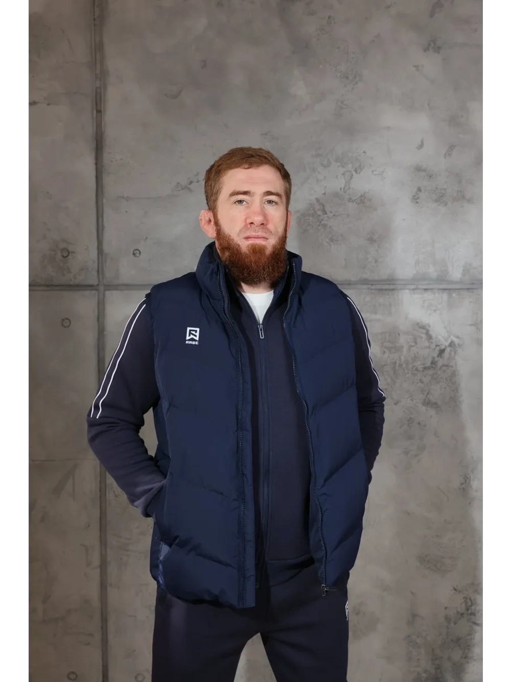 Утепленный демисезонный жилет без капюшона на мембране