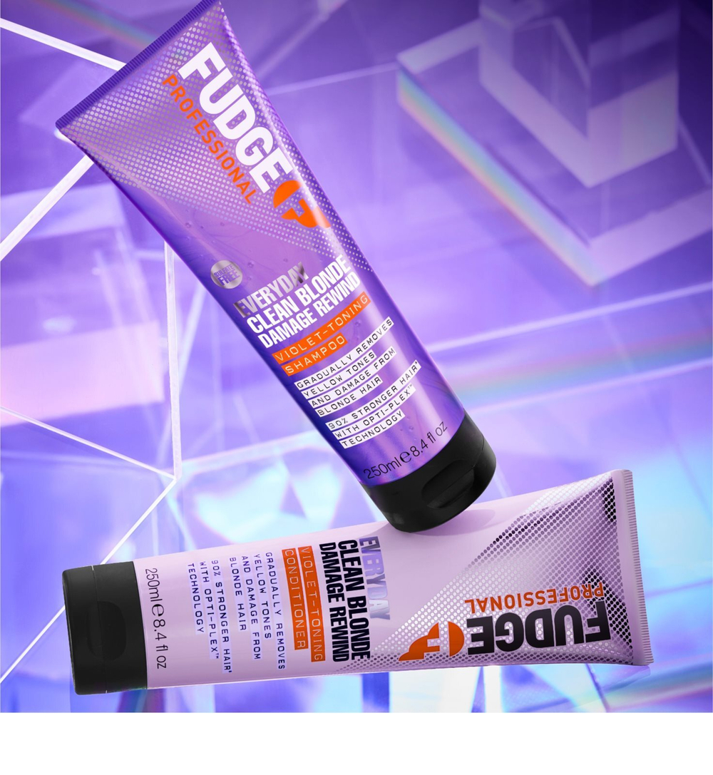 Fudge Everyday Clean Blonde Damage Rewind Shampoo - мягкий шампунь для повседневного использования для светлых и балаяжных волос /   250  ml  / GTIN 5060420339345