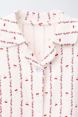 ZARA ПИЖАМА: РУБАШКА И БРЮКИ С ПРИНТОМ «ВИШНИ И ЦВЕТЫ», ЭКРЮ