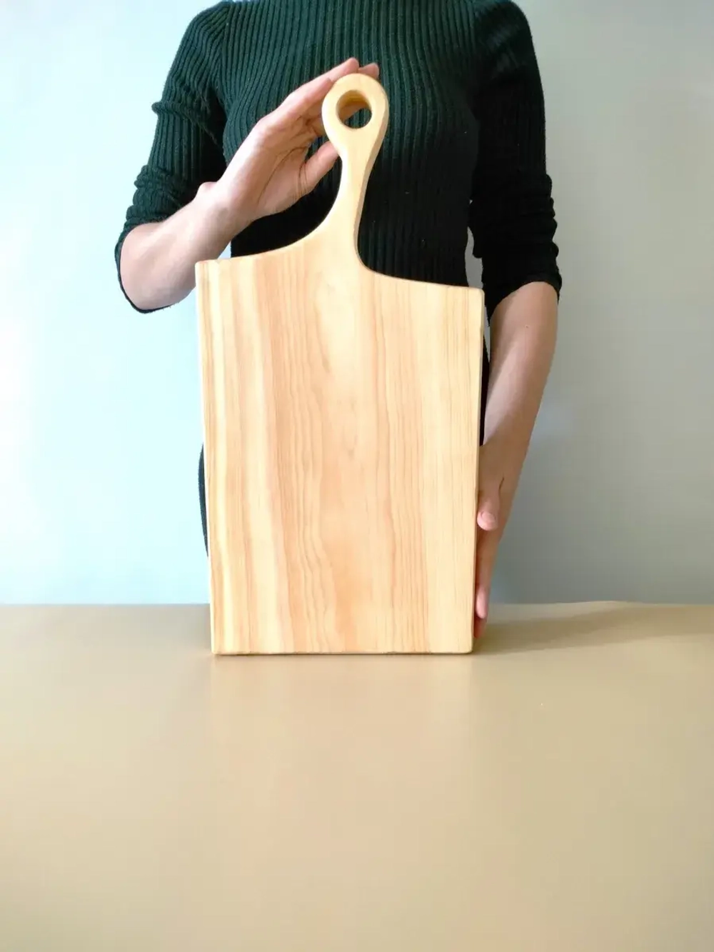 Разделочная сервировочная деревянная доска из кедра