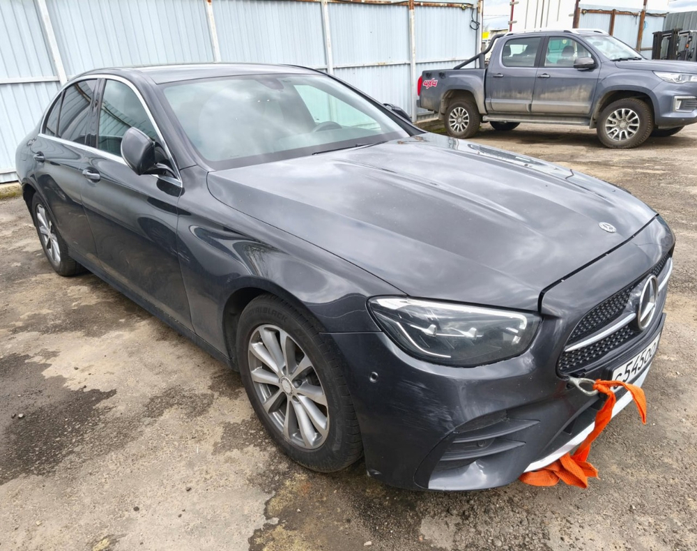Mercedes-Benz E-CLASS 200 4MATIC Premium