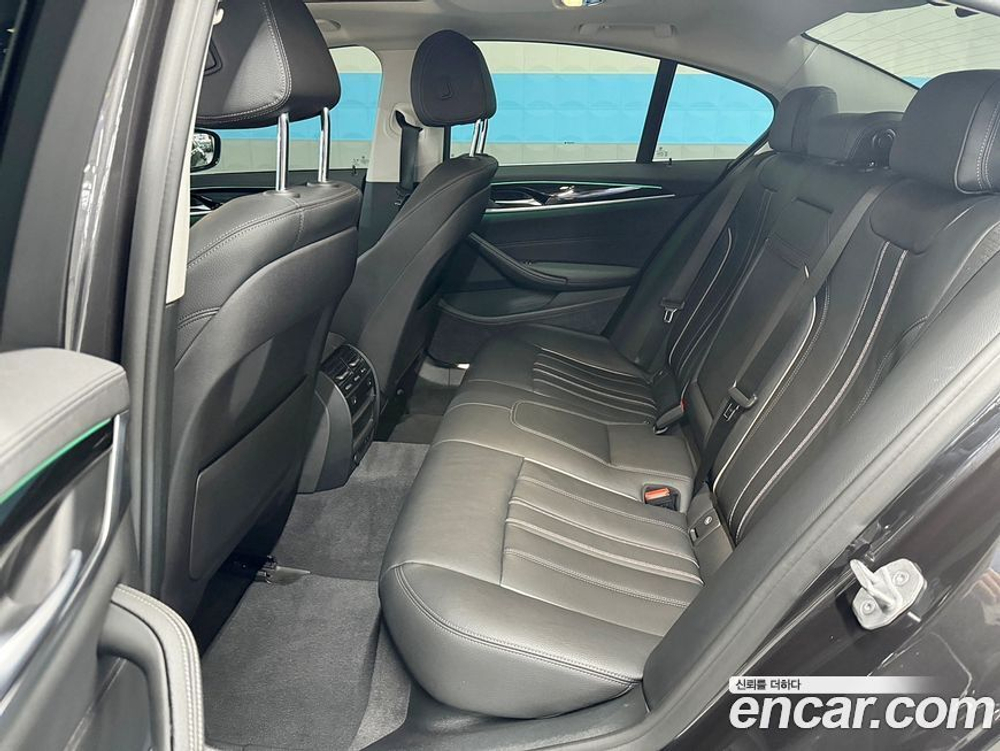 BMW 5 Series (G30) 520i Luxury (03.2020)