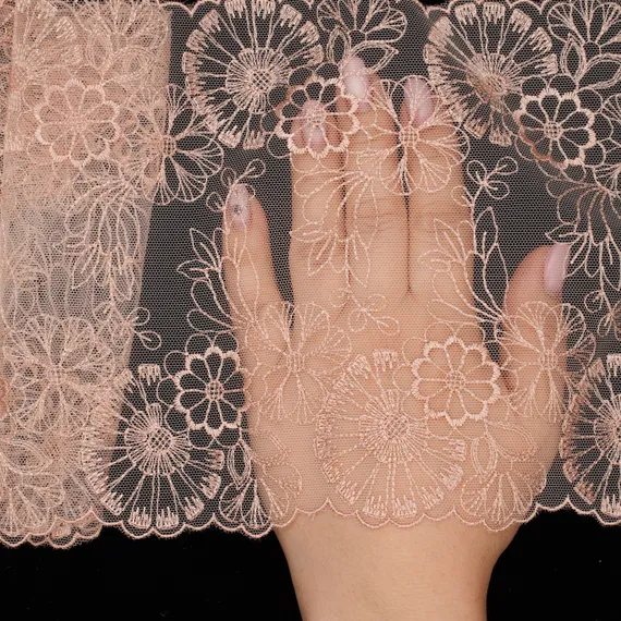 Вышивка на сетке бежево-карамельная 18 см, Китай