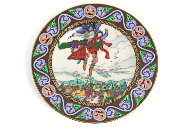 «Кощей Бессмертный похищает Марью Моревну». Лимитированная декоративная настенная тарелка из серии «Русские сказки» с иллюстрацией из сказки «Марья Моревна» в оформлении Бориса Зворыкина