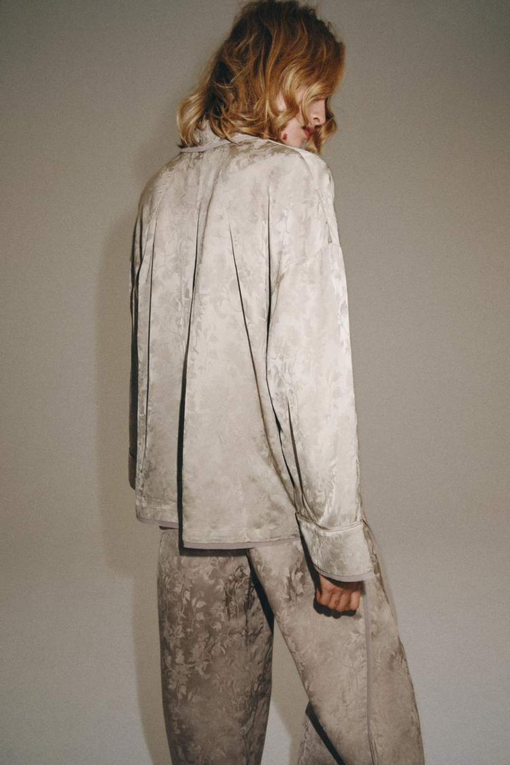 ZARA ЖАККАРДОВЫЕ БРЮКИ — ZW COLLECTION, КАМЕННО-СЕРЫЙ