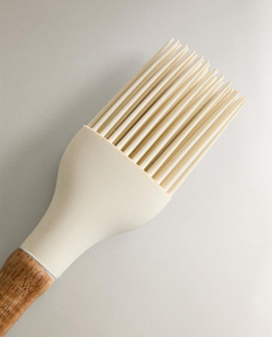 ZARA HOME КУЛИНАРНАЯ КИСТОЧКА ИЗ ДЕРЕВА И СИЛИКОНА, КРЕМОВЫЙ