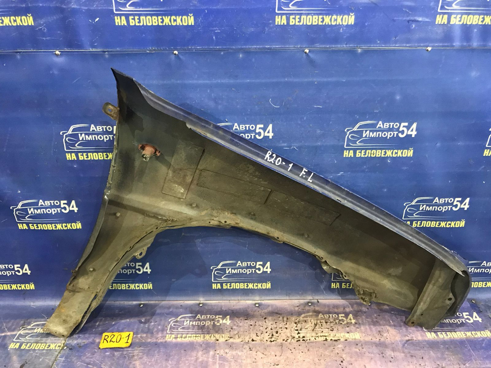 Крыло переднее левое NISSAN MISTRAL 1997