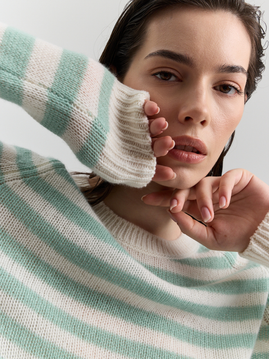 Свитер в полоску