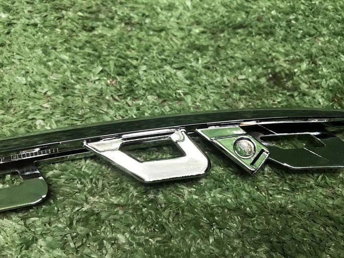 Молдинг переднего бампера Mercedes S W222 (17-20)