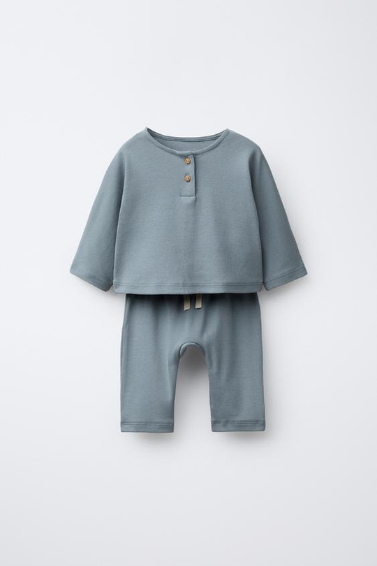 ZARA КОМПЛЕКТ ИЗ ОДНОТОННОЙ ФУТБОЛКИ И БРЮК, СЕРО-СИНИЙ