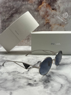 Солнечные очки Prada