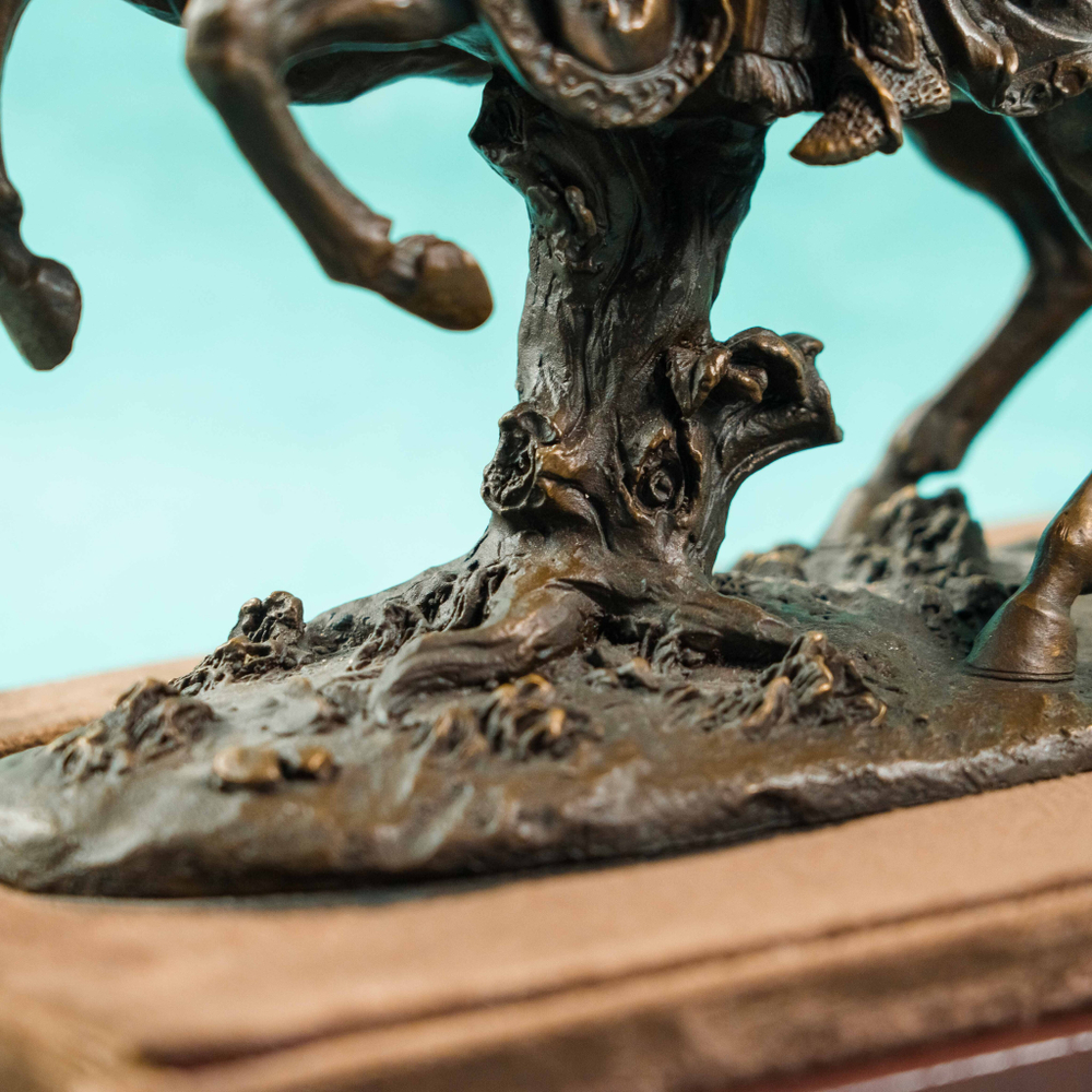 Настольная кабинетная скульптура «Конный рыцарь с копьем»