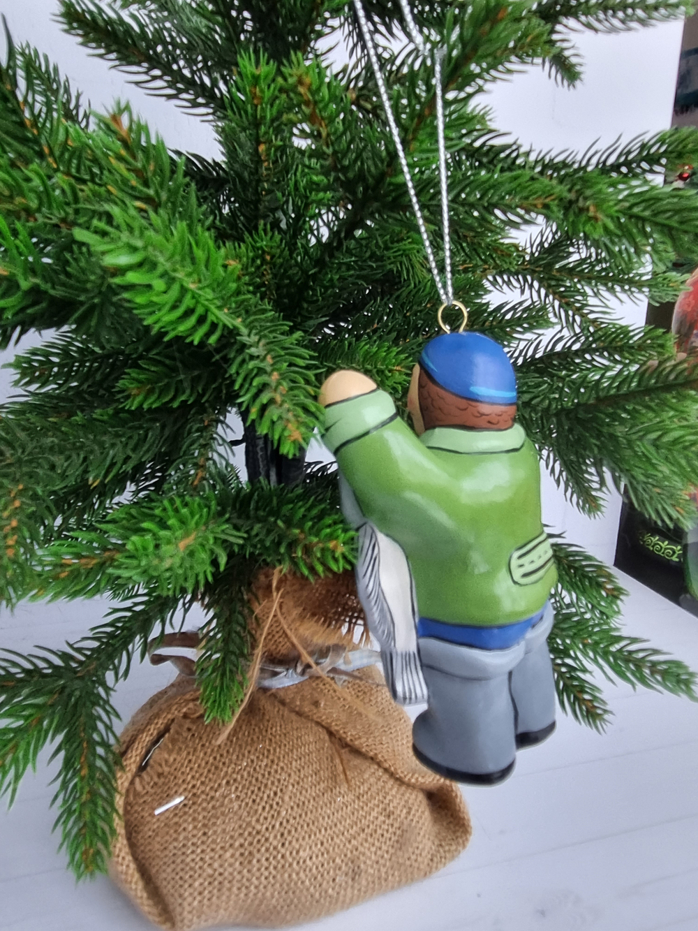 Елочная игрушка из фарфора Рыбак