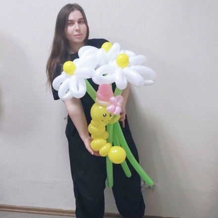 Букет ромашки обнимашки с гусиницей
