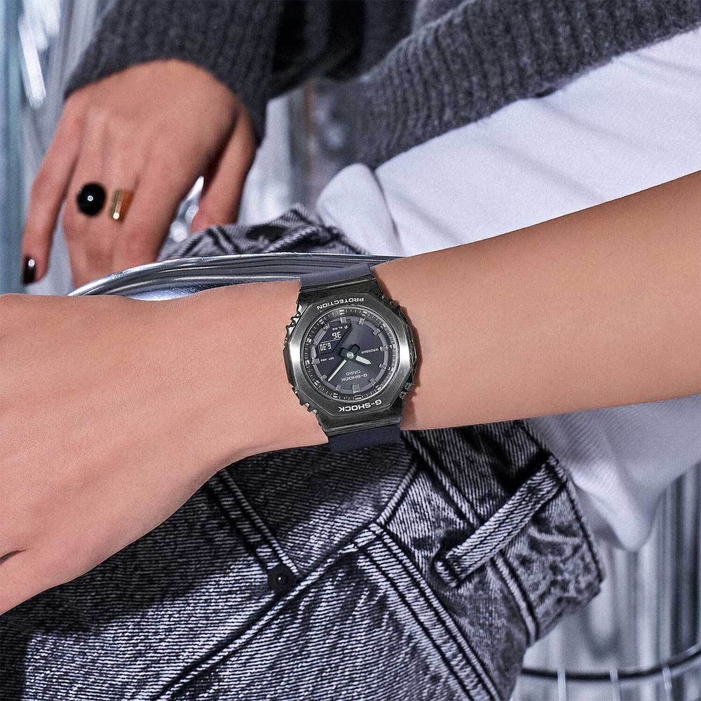 Женские наручные часы Casio G-Shock GM-S2110B-8A