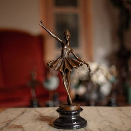 Бронзовая статуэтка