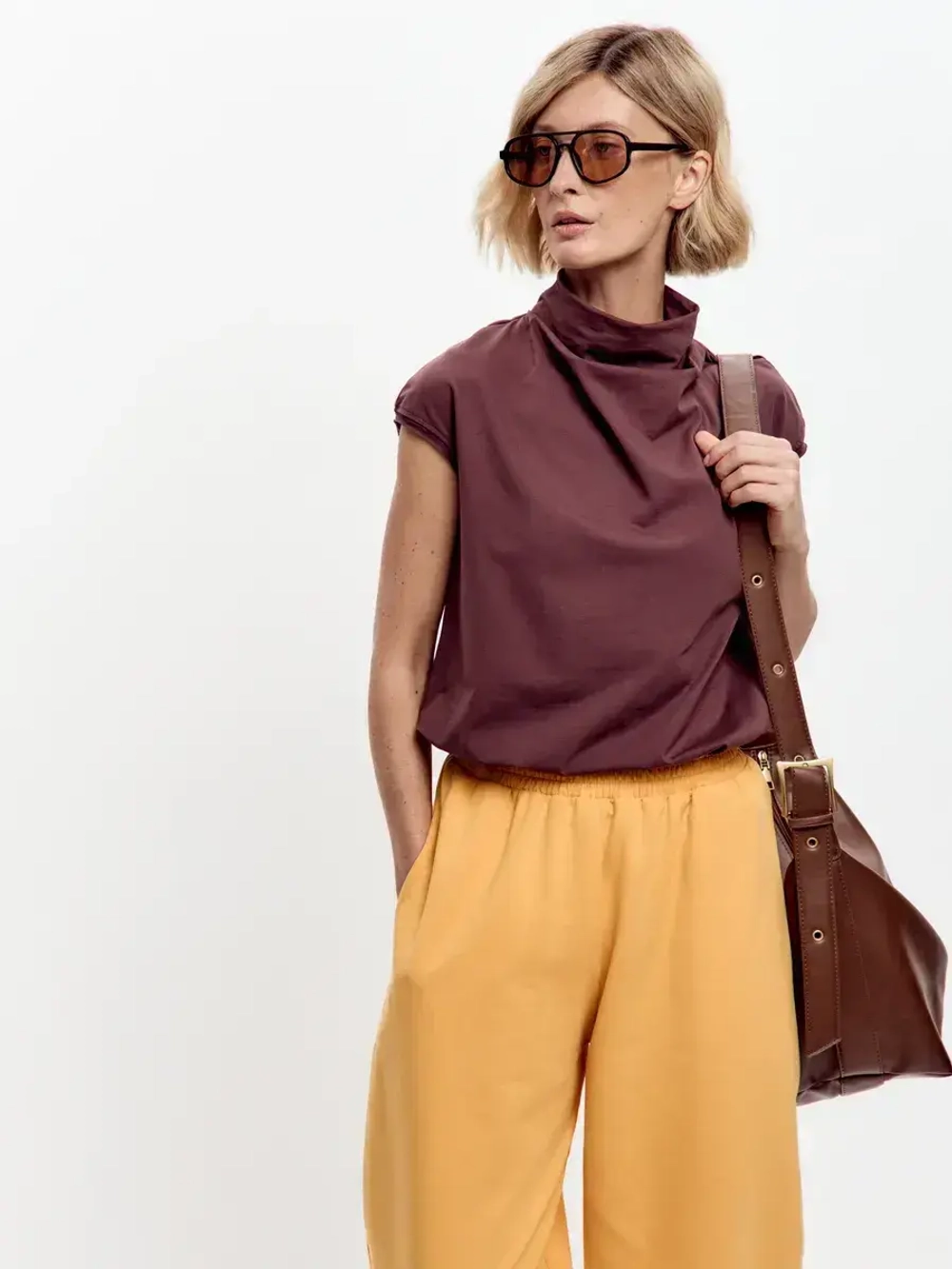 Футболка дизайнерская с цельнокроеным воротником