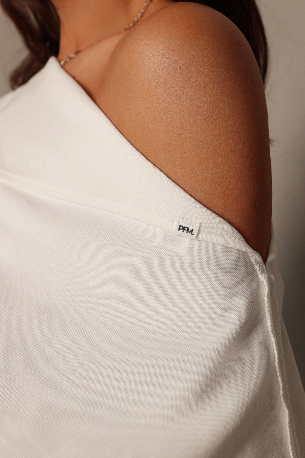 Футболка с отложным уголком