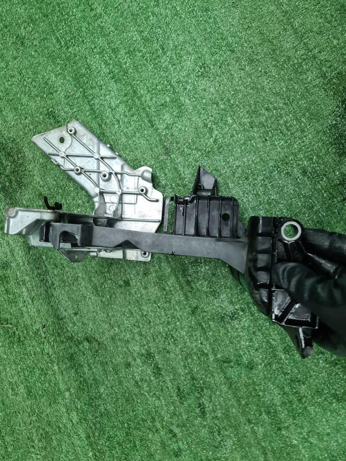 Кронштейн передней панели Mercedes E w213 (16-23)