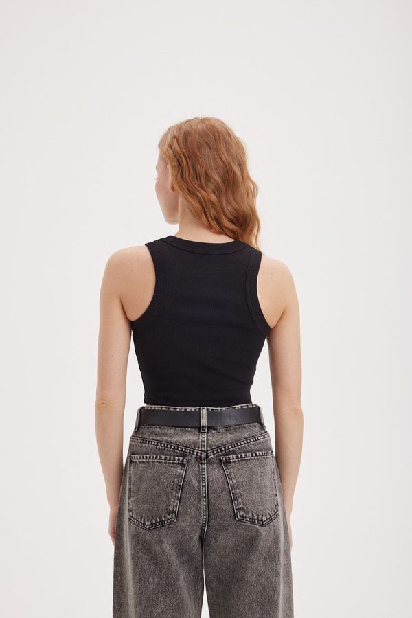 Топ халтер укороченный 