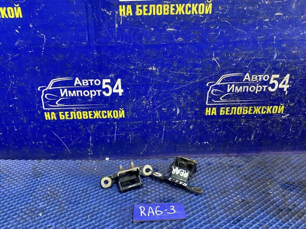 Петля багажника Honda ODYSSEY 2001