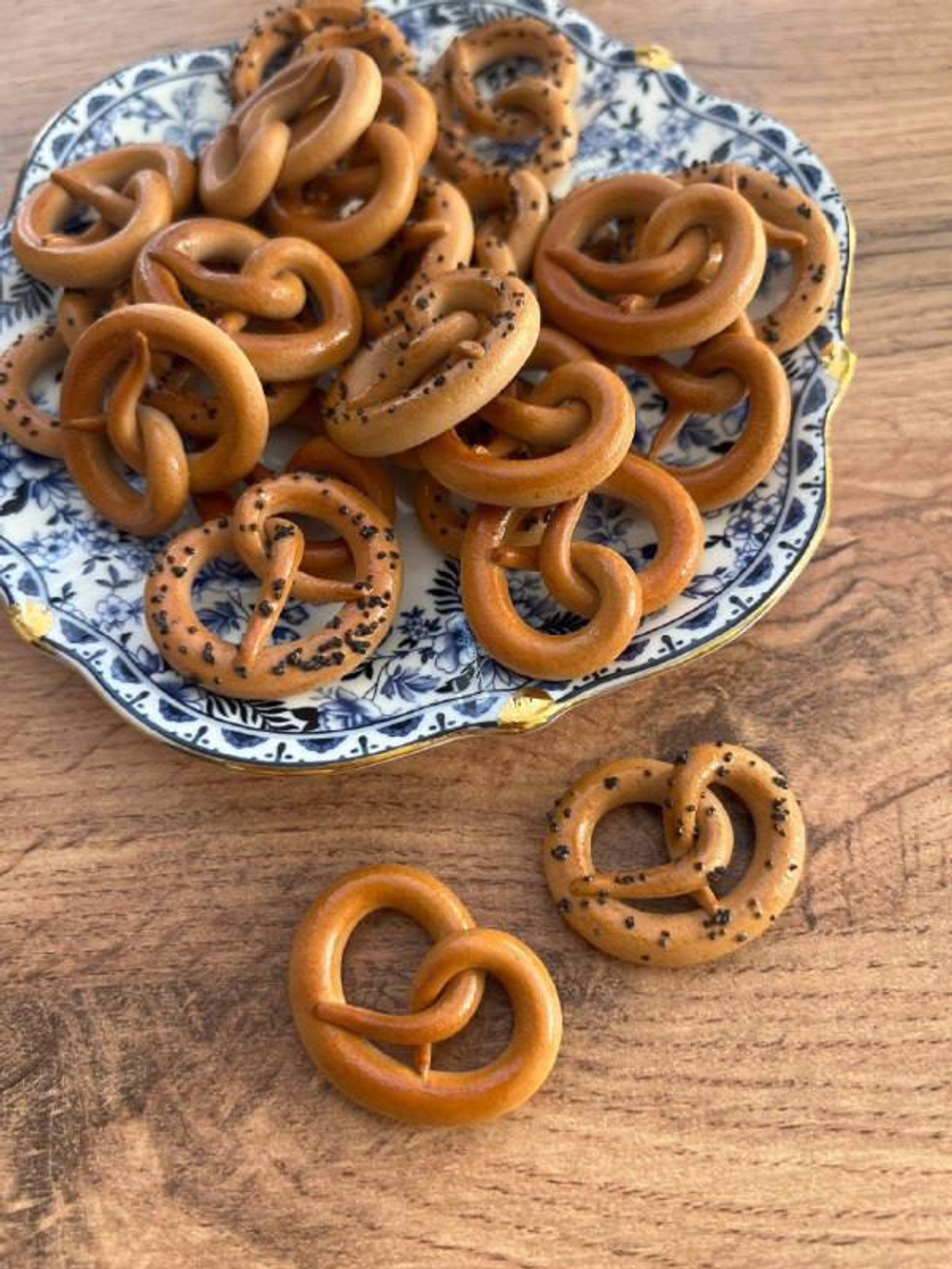 Подвеска "Кренделек" ручной работы 35*27 мм