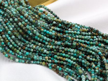 Нить бусин из бирюзы 2,4мм, огранка