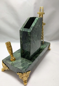 Сувенир "Нефтяная вышка с визитницей и местом под ручку"