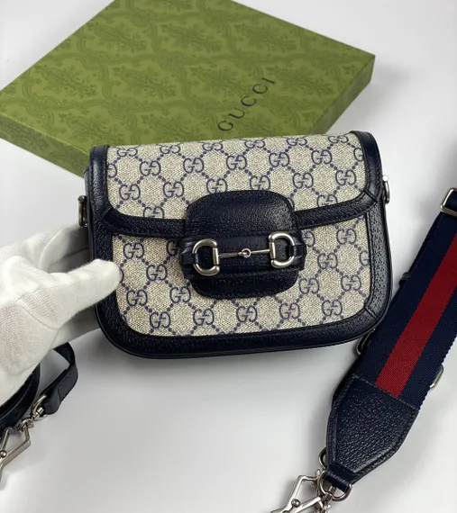 Мини-сумка Gucci Horsebit 1955 с узором Gg