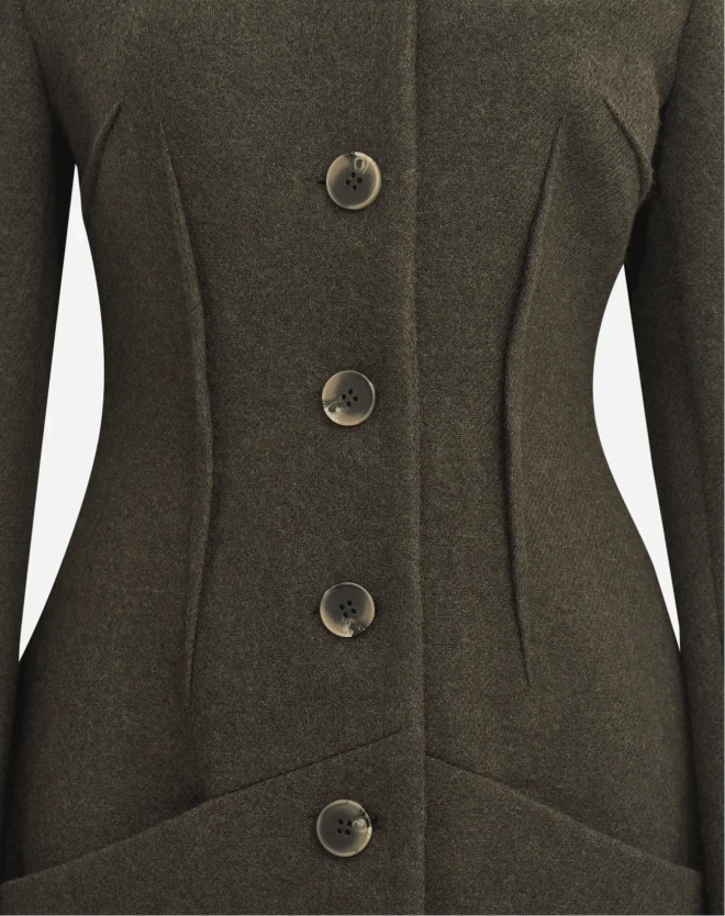 Пальто с вытачками приталенное