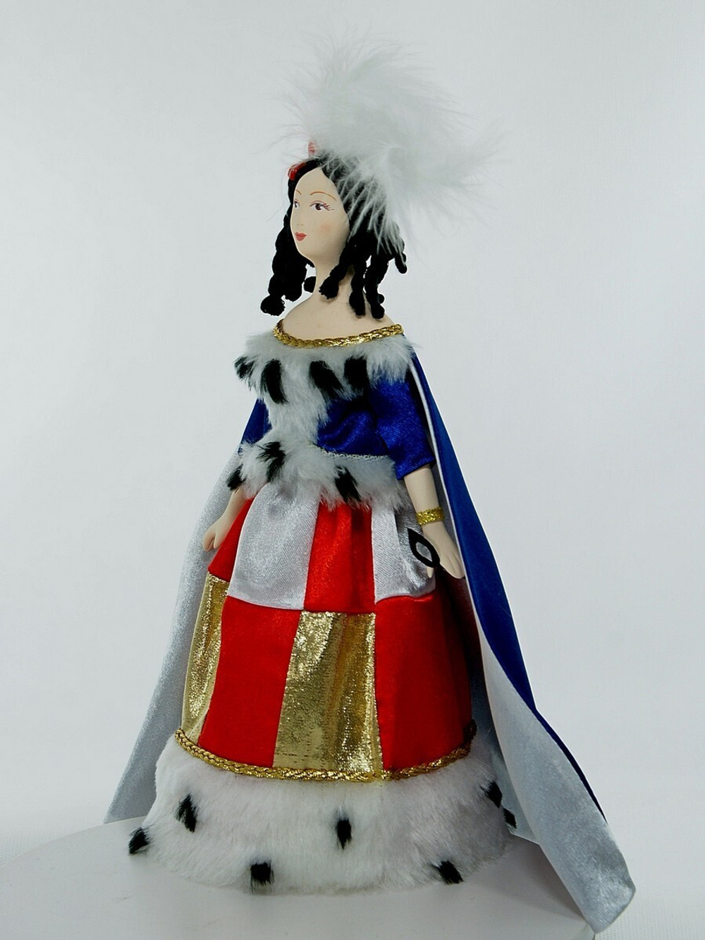 Фарфоровая кукла Дама в маскарадном платье. Сувенир ручной работы