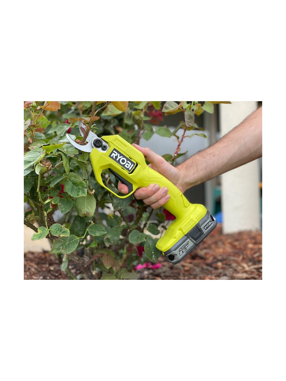 Аккумуляторный секатор Ryobi ONE+ RY18SCA-0 5133005024