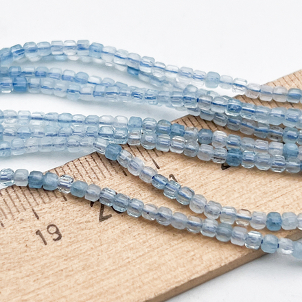 Аквамарин бусины, куб, размер около 2,2 мм, цена за отрезок 19 см (1/2 нити)