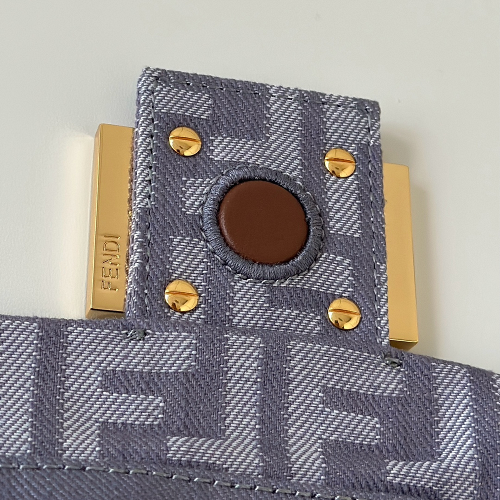 Fendi Medium Mamma Baguette 26 cm