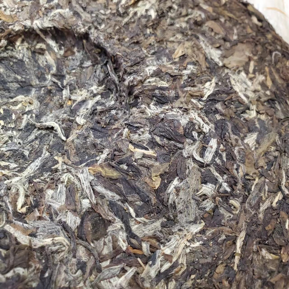 0994к Чай прессованный белый "ЛиДа, Лао Бай Ча" (357гр)