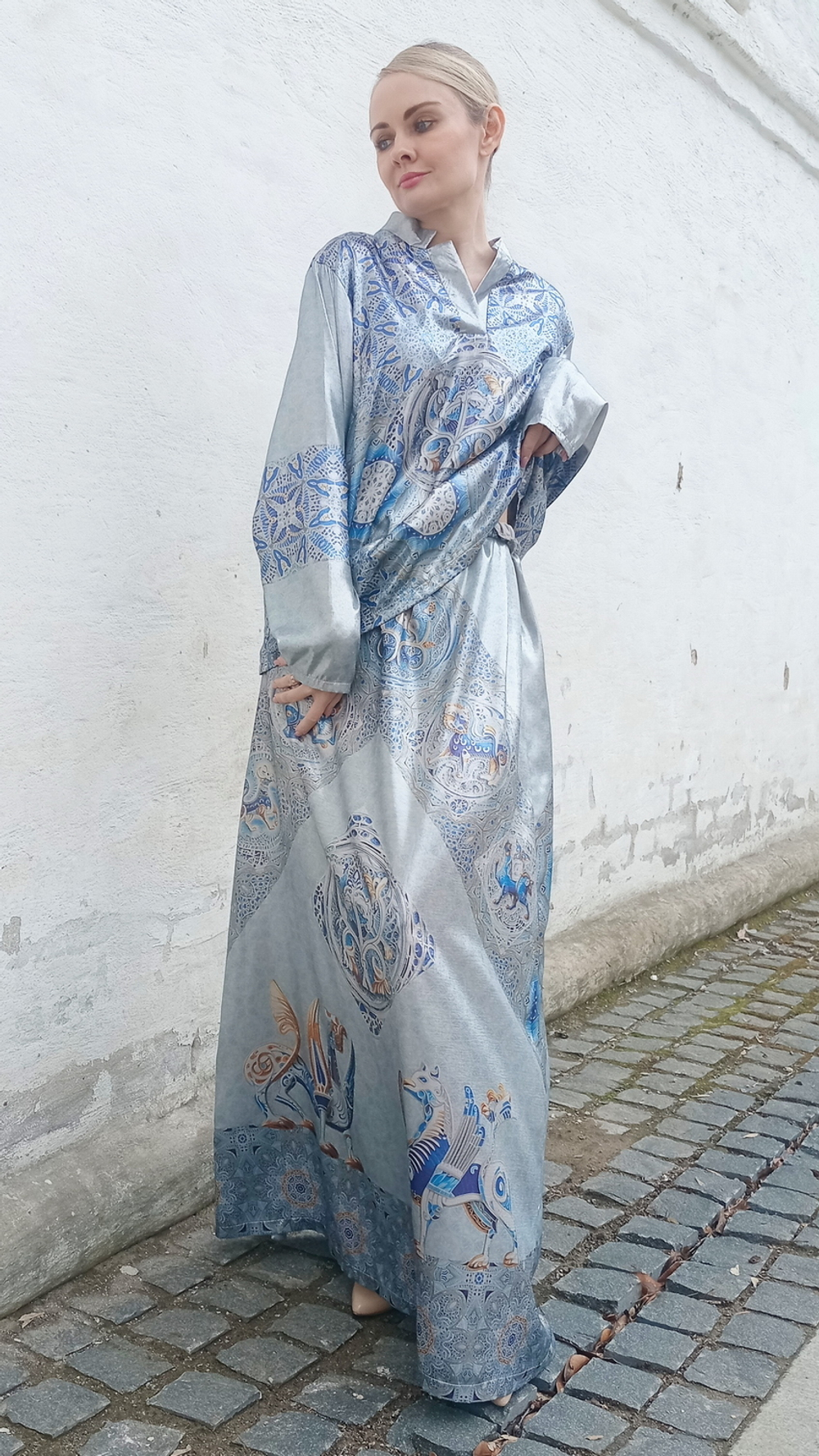 Костюм "Гжель" (блуза и юбка), коллекция "Сны белого камня", по мотивам белокаменной резьбы домонгольских соборов Владимирской земли