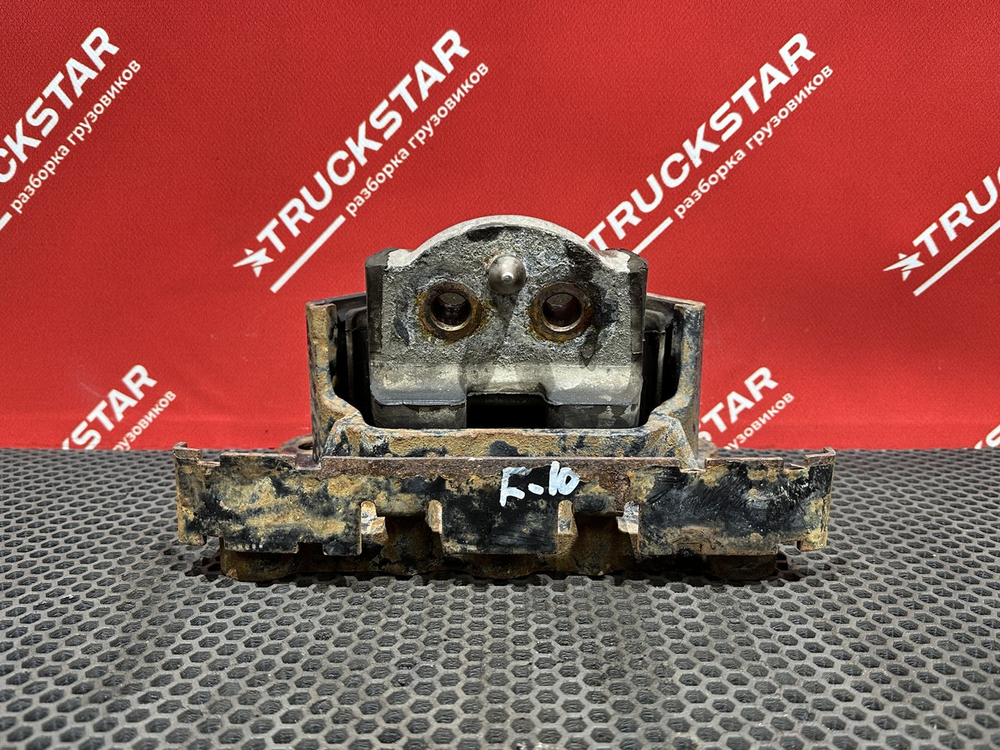 Подушка двигателя передняя