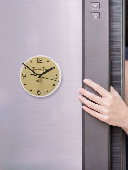 Часы-магнит "1 модель"