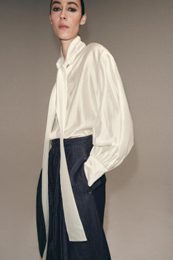 ZARA АТЛАСНАЯ РУБАШКА С ПЛАТКОМ — ZW COLLECTION, ЖЕЛТОВАТО-БЕЛЫЙ