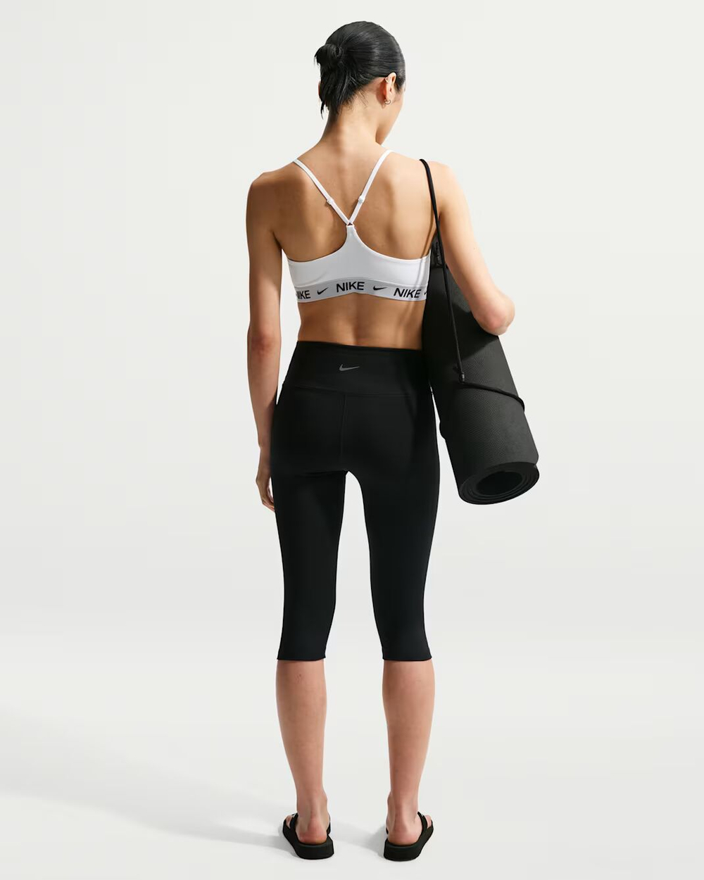 Nike Indy с легкой поддержкой Женский спортивный бюстгальтер с вставками и регулируемыми бретелями - NIKE