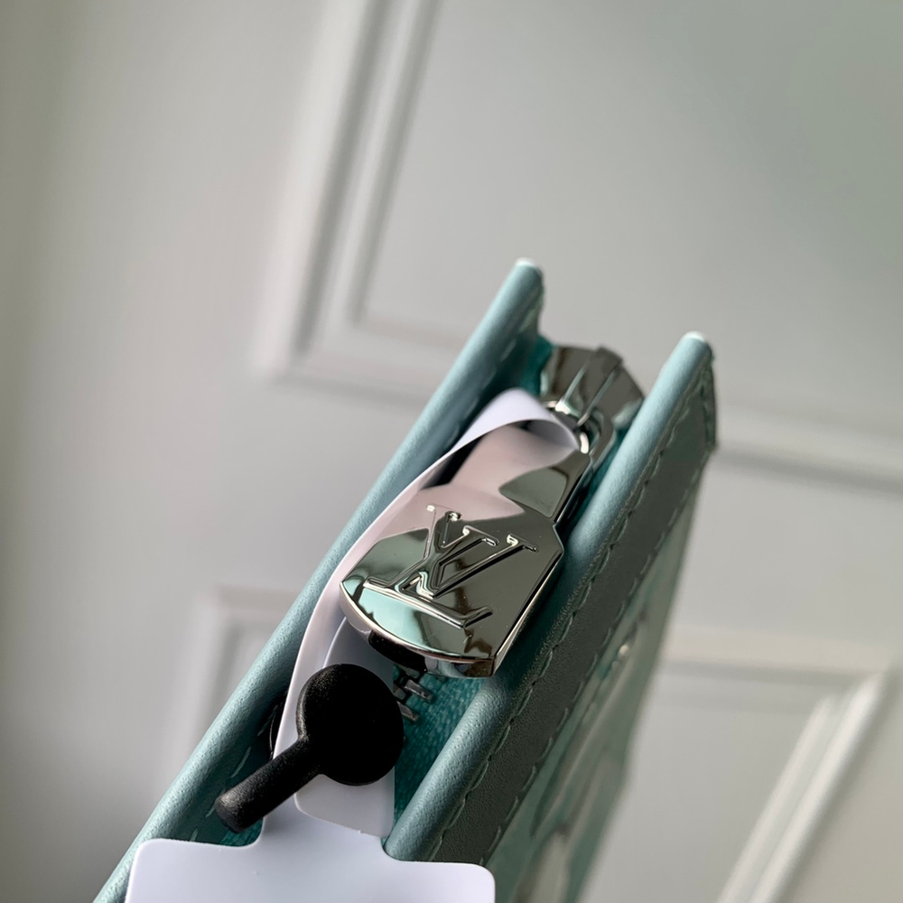 Louis Vuitton Pochette Voyage MM