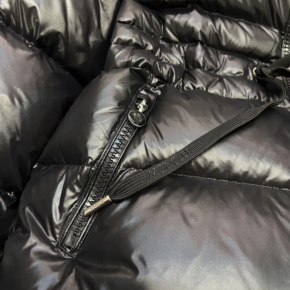 Пуховик Moncler
