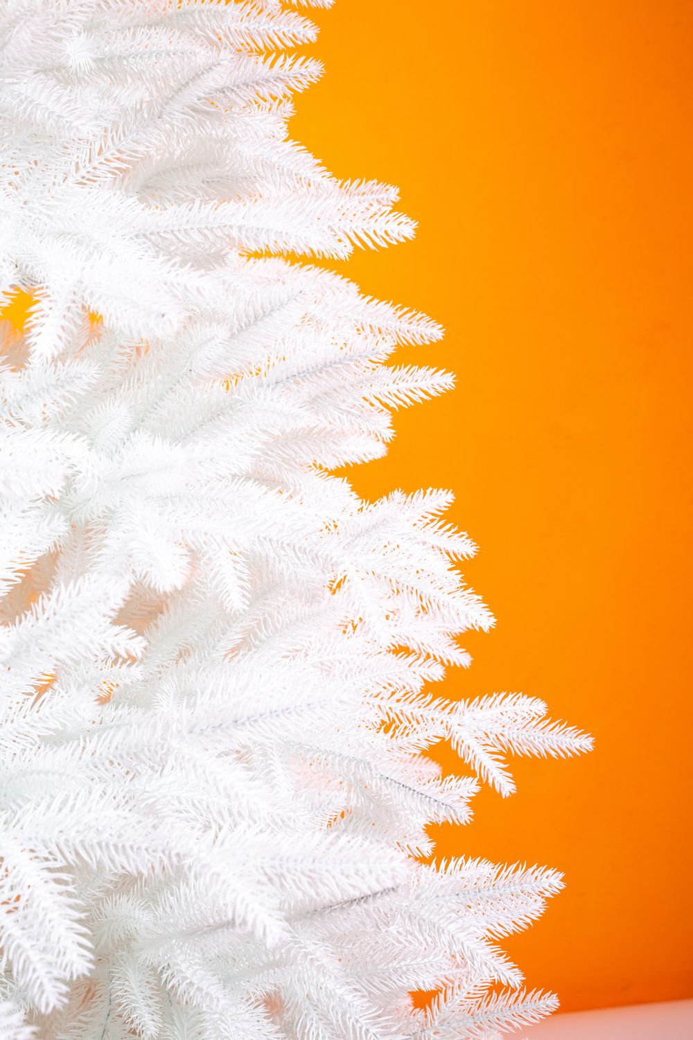 Искусственная ель «Изумрудная Белая» (Литая хвоя) 230 см / 2,3 м