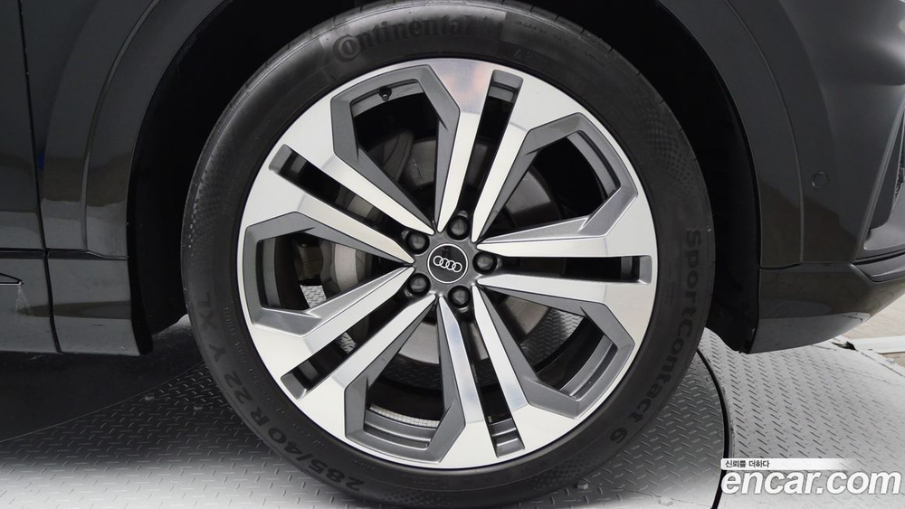 Audi Q8 55 TFSI Quattro Premium (11.2022)
