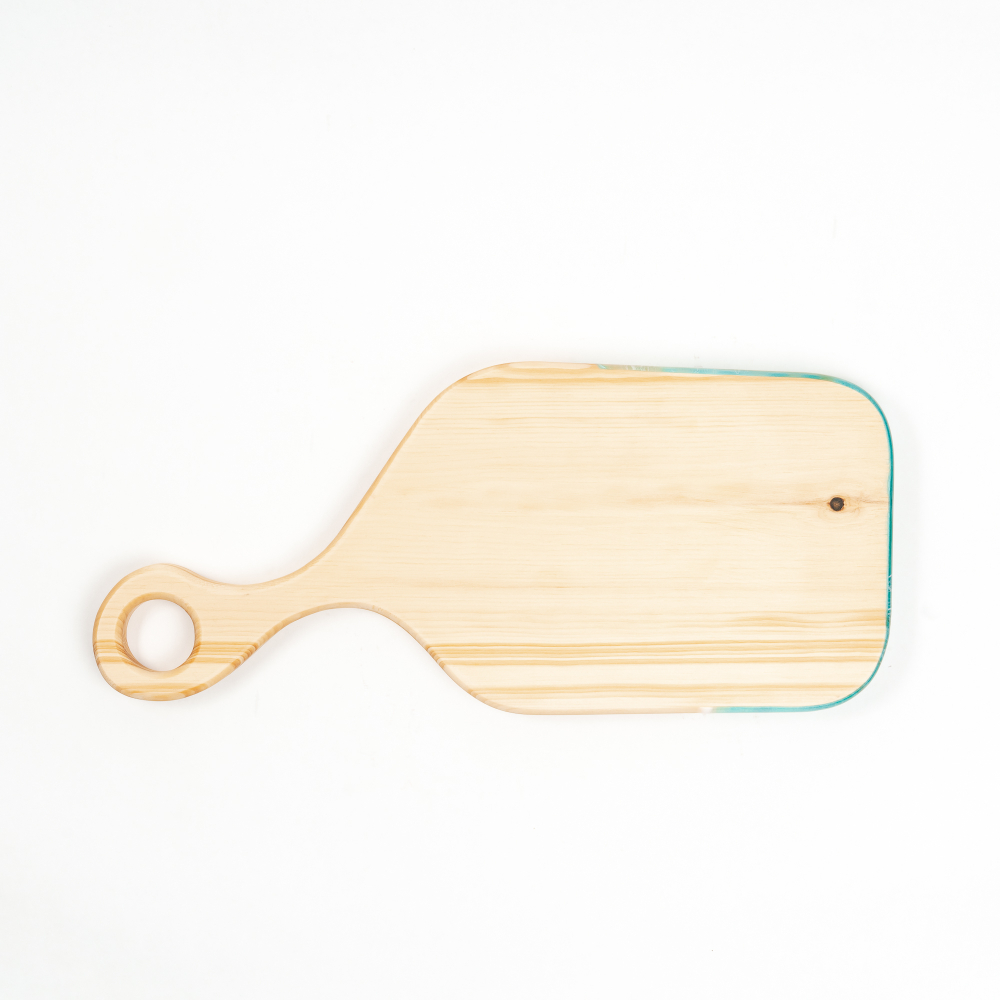 Доска разделочная из древесины сибирского кедра с эпоксидной смолой. RD64