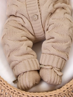 Вязаный комбинезон для новорожденных